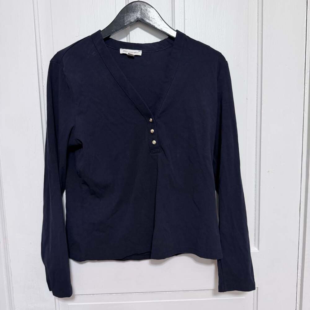 Free Assembly Women's V-Neck Henley with Long Sleeves Navy XL (16-18)


A1